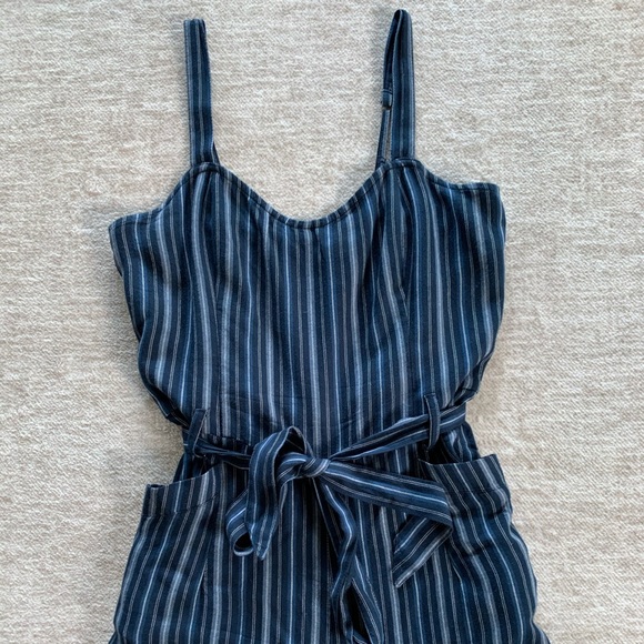 stripped jumpsuit - Picture 1 of 5